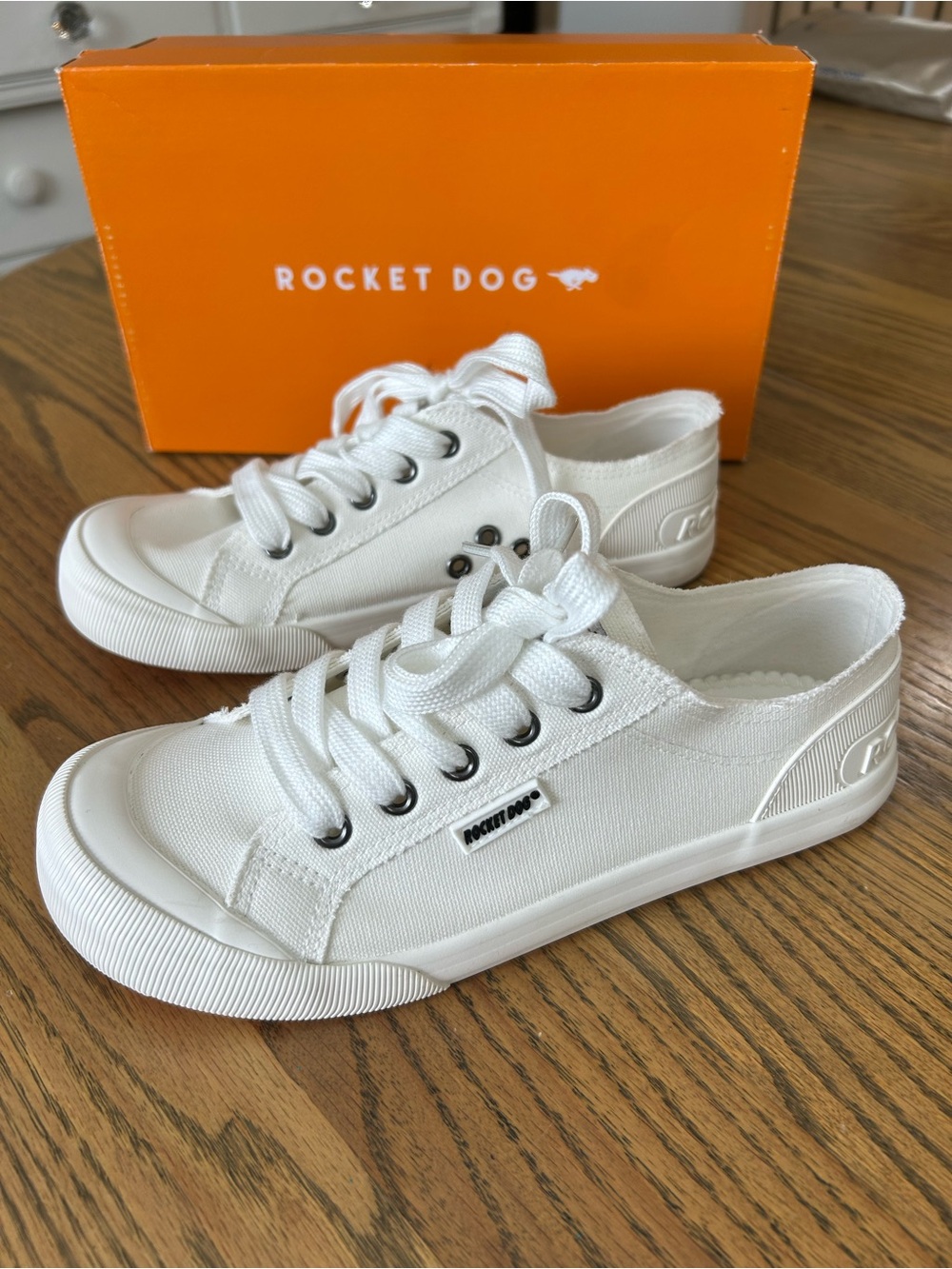 Rocket Dog Jazzin White Canvas Low-Top sneakers, size 7.5, NIB